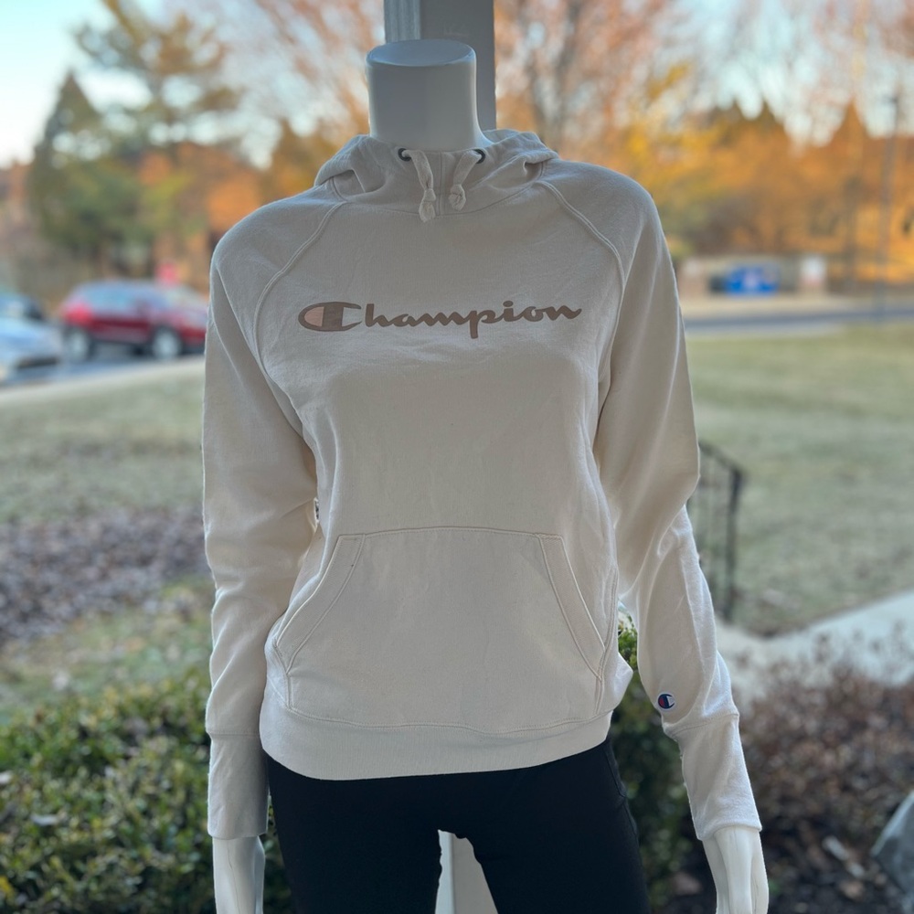Champion Cream Sweatshirt Cozy Classic Style